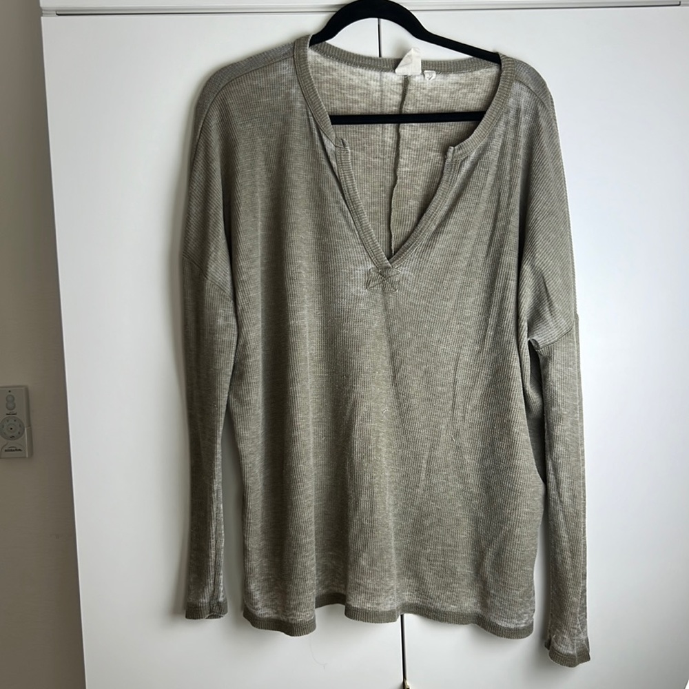 Comfy lightweight green long sleeve
